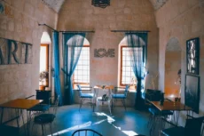 Krzesła w restauracji